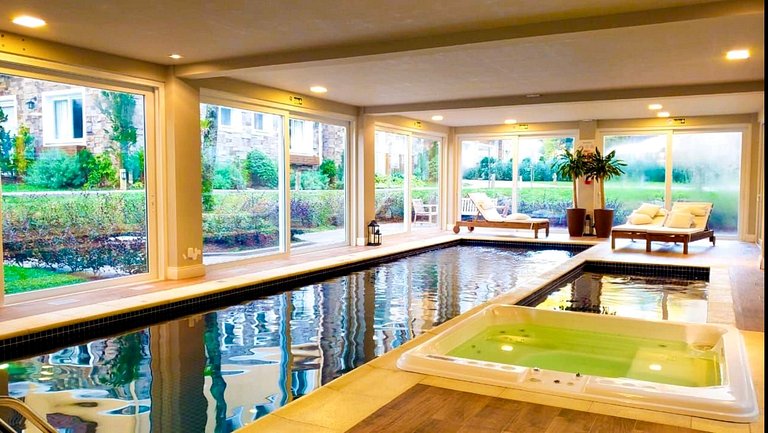 Apto Impecável com piscina aquecida e jacuzzi