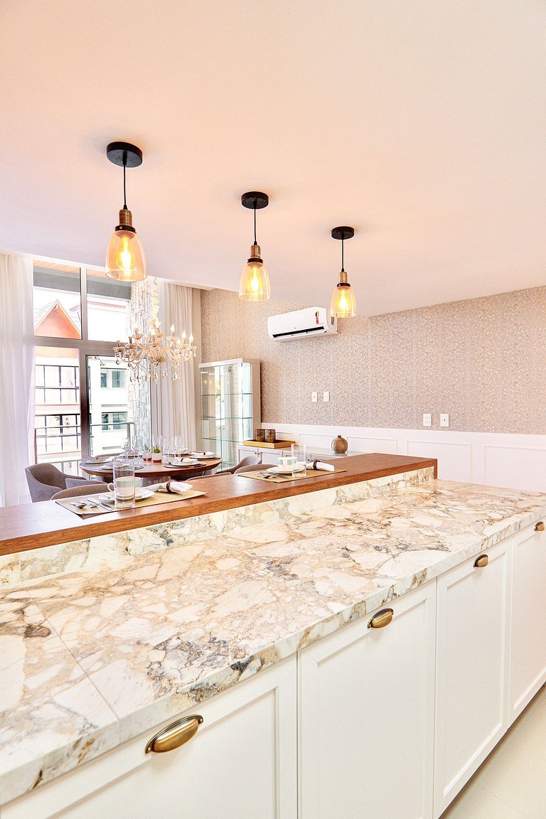 Alto Padrão com 3 suítes a 150m Rua Coberta