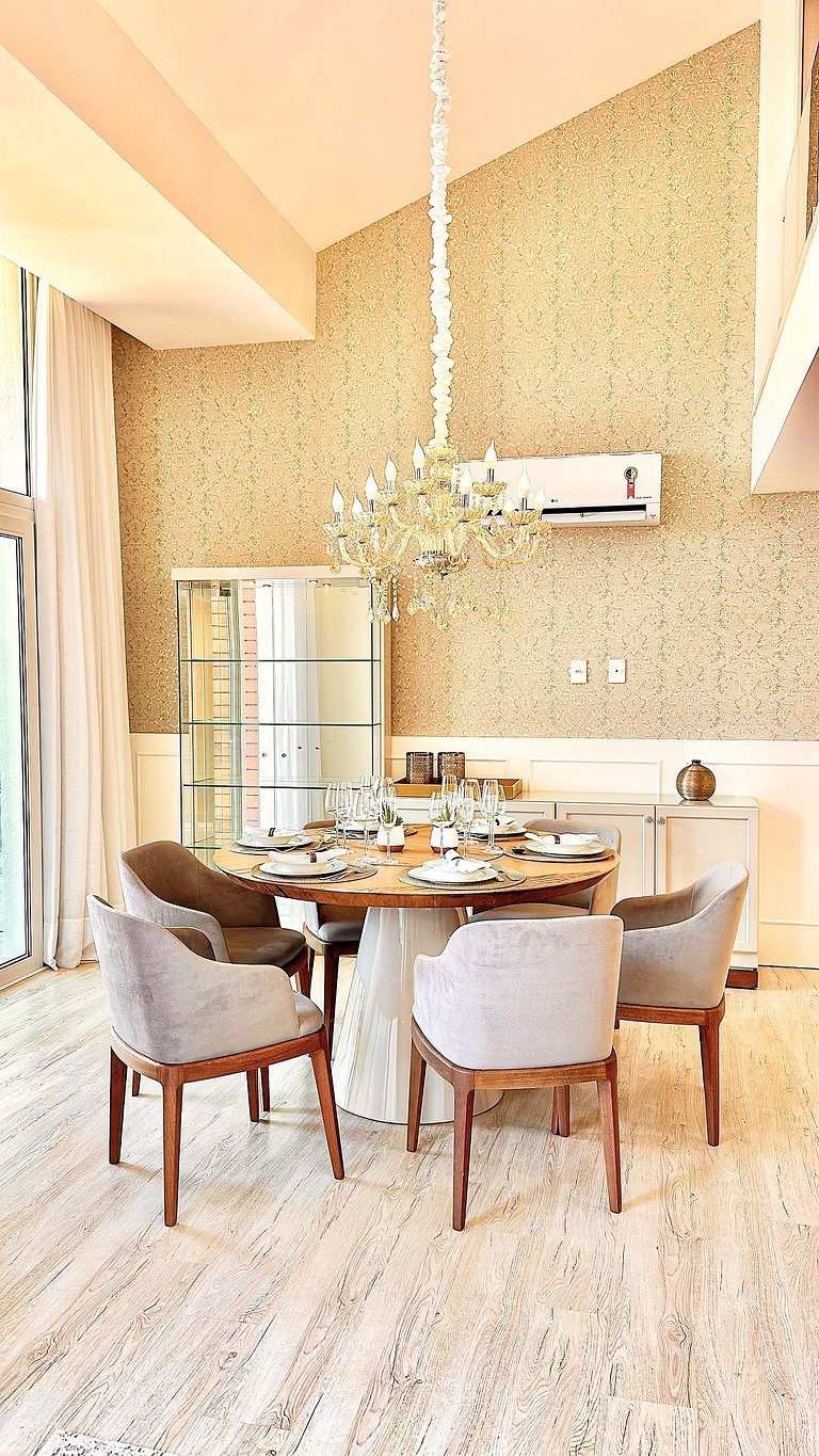 Alto Padrão com 3 suítes a 150m Rua Coberta