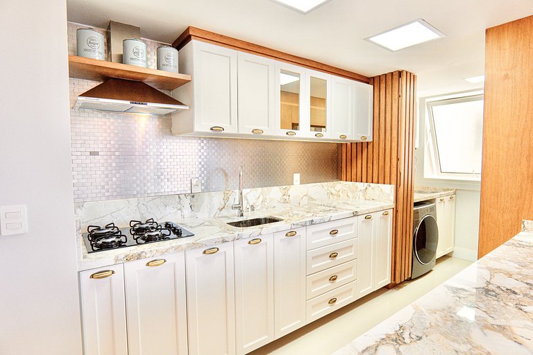 Alto Padrão com 3 suítes a 150m Rua Coberta