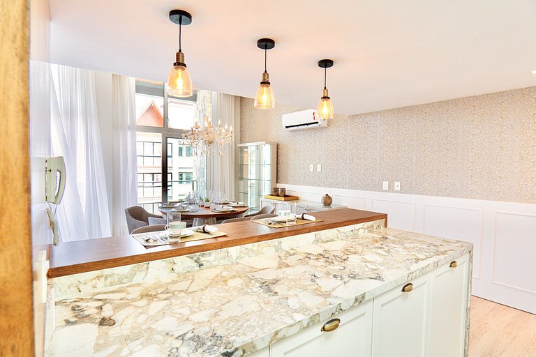 Alto Padrão com 3 suítes a 150m Rua Coberta