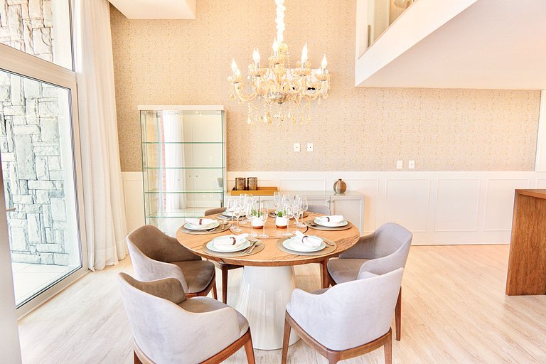 Alto Padrão com 3 suítes a 150m Rua Coberta