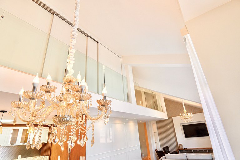 Alto Padrão com 3 suítes a 150m Rua Coberta