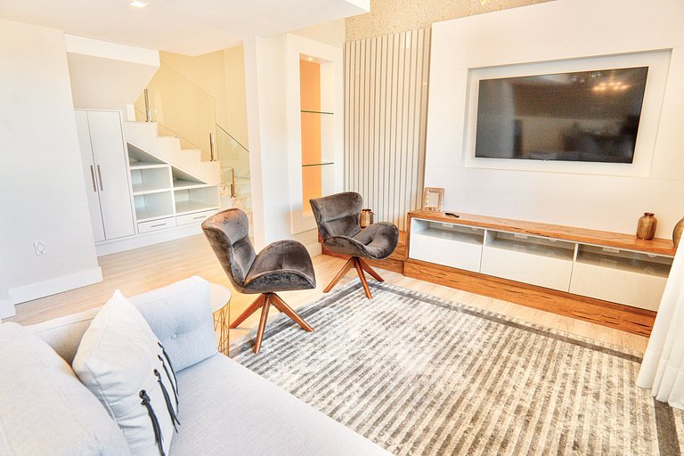 Alto Padrão com 3 suítes a 150m Rua Coberta