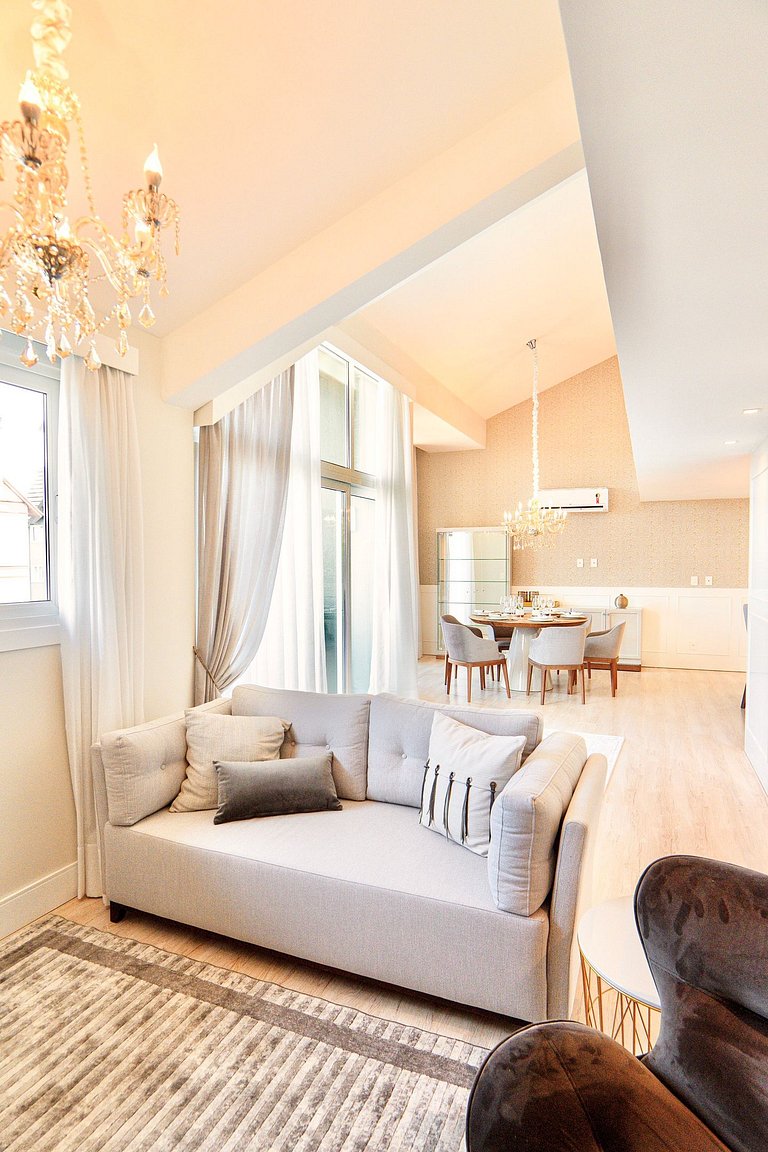 Alto Padrão com 3 suítes a 150m Rua Coberta