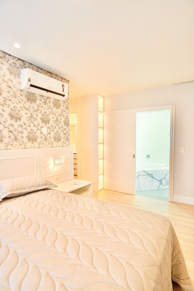 Alto Padrão com 3 suítes a 150m Rua Coberta