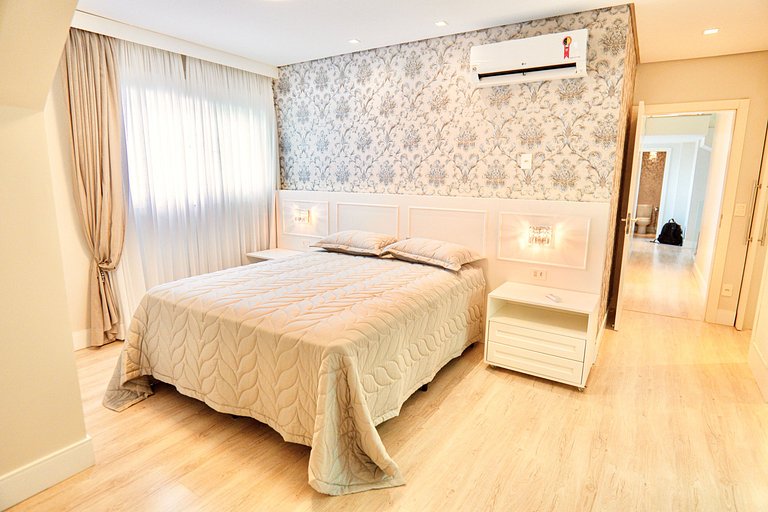 3 suítes com Hidromassagem a 150m Rua Coberta