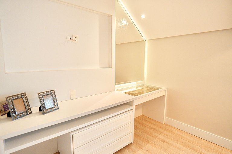 Alto Padrão com 3 suítes a 150m Rua Coberta