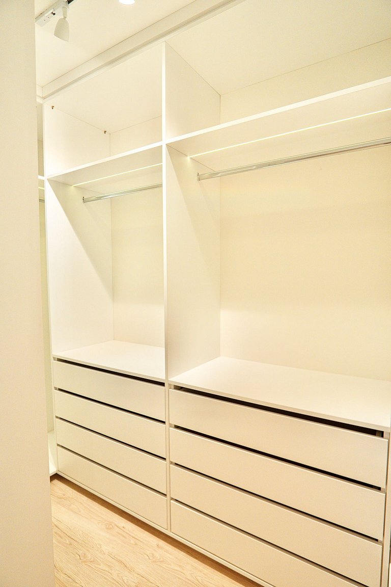 Alto Padrão com 3 suítes a 150m Rua Coberta