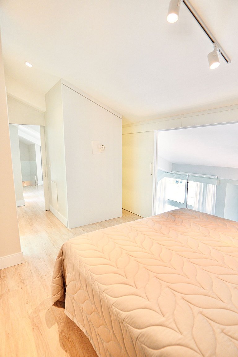 Alto Padrão com 3 suítes a 150m Rua Coberta