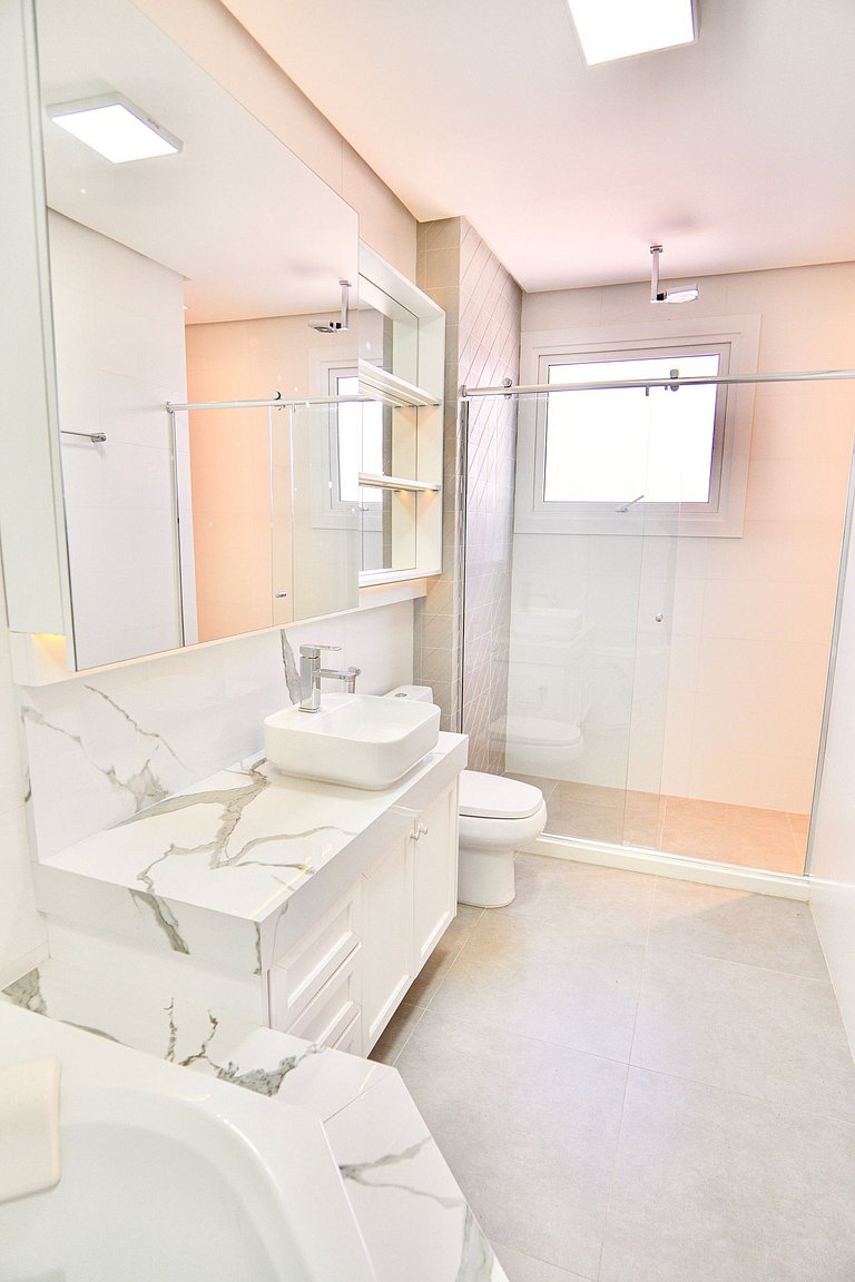 Alto Padrão com 3 suítes a 150m Rua Coberta