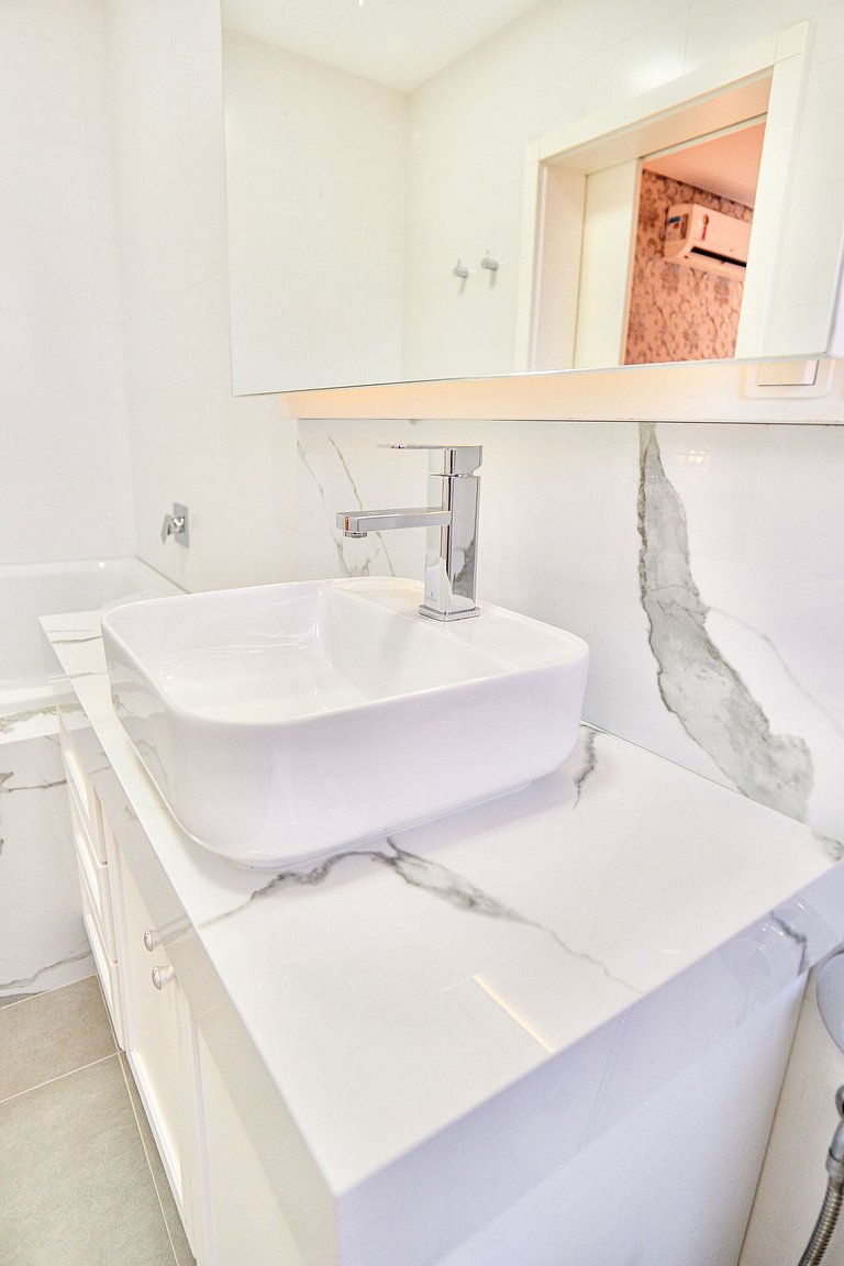 Alto Padrão com 3 suítes a 150m Rua Coberta