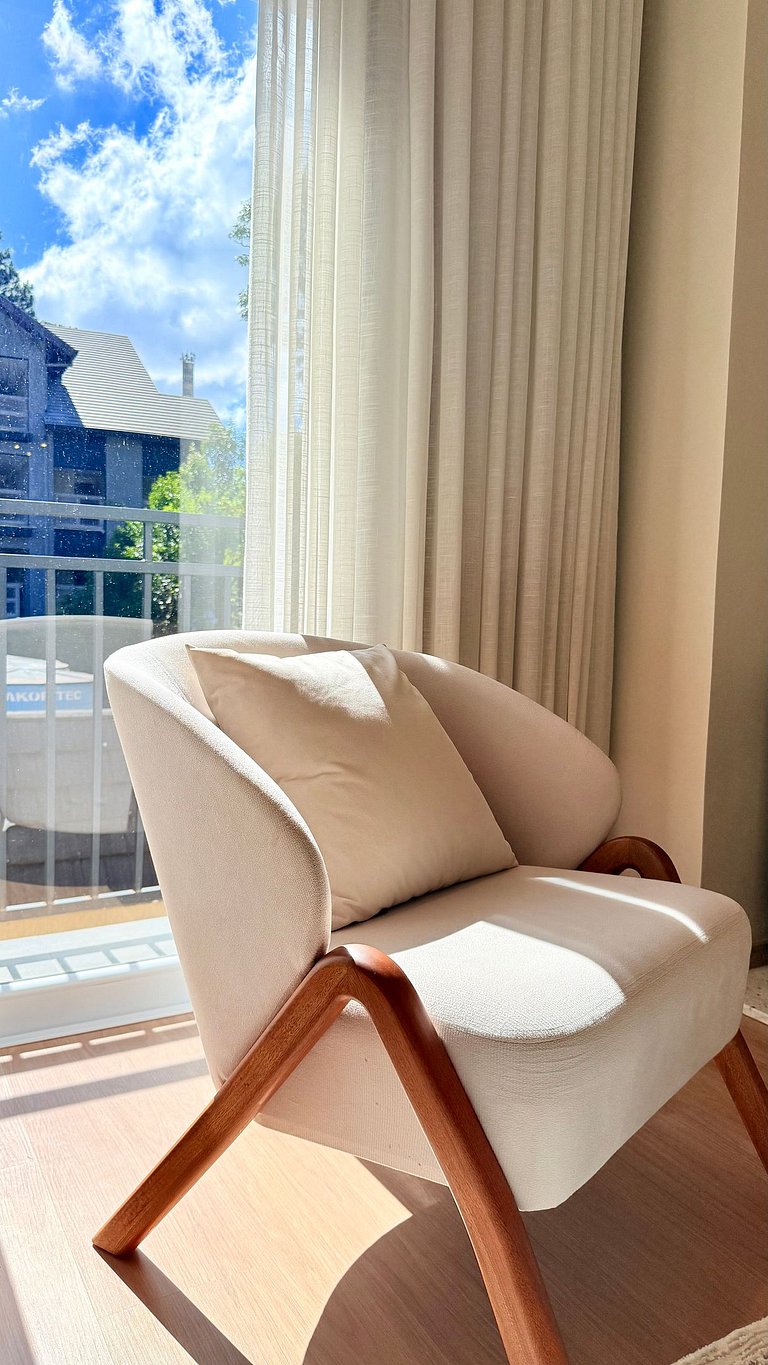 Charmoso e Completo c/ Lareira Próx a Rua Coberta