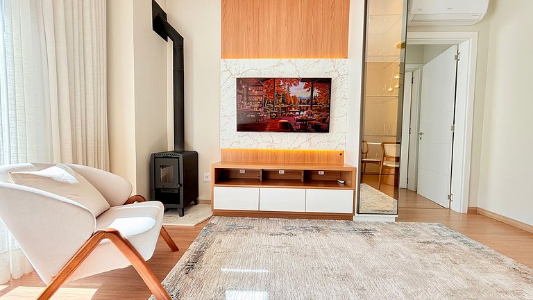 Charmoso e Completo c/ Lareira Próx a Rua Coberta