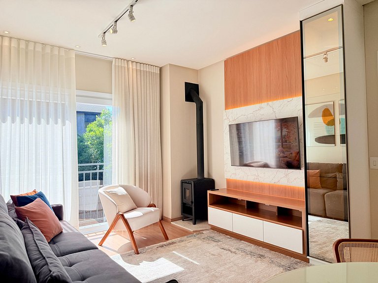 Charmoso e Completo c/ Lareira Próx a Rua Coberta