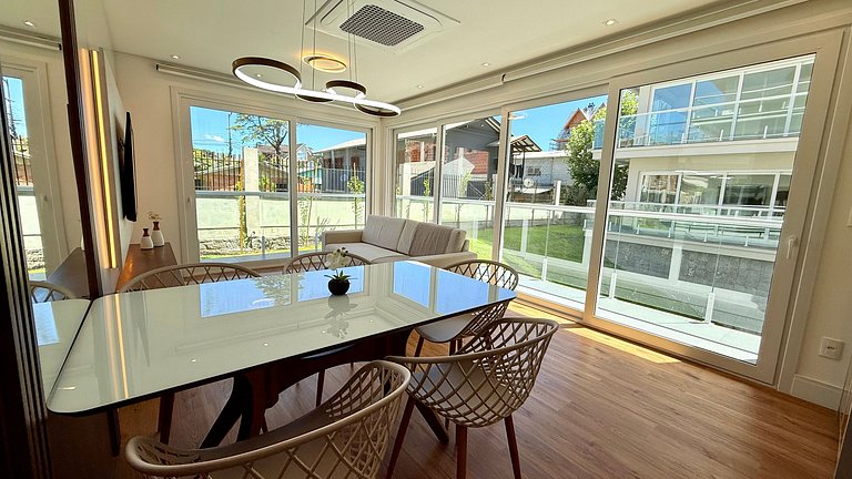 Alto Padrão em condomínio Clube com Piscina