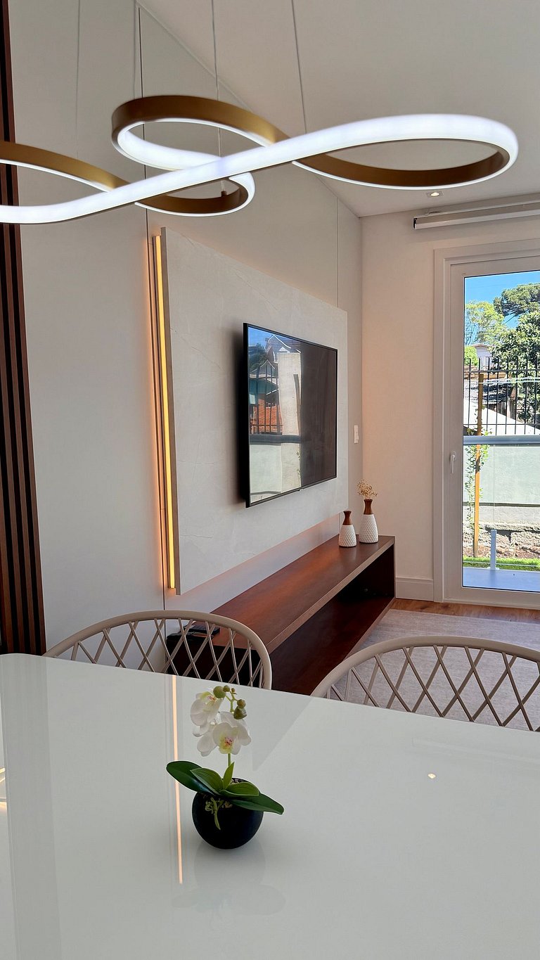 Alto Padrão em condomínio Clube com Piscina