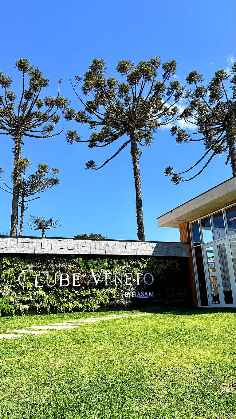 Alto Padrão em condomínio Clube com Piscina