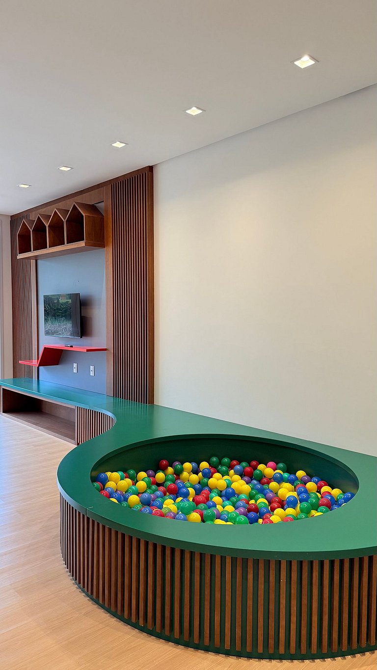 Alto Padrão em condomínio Clube com Piscina