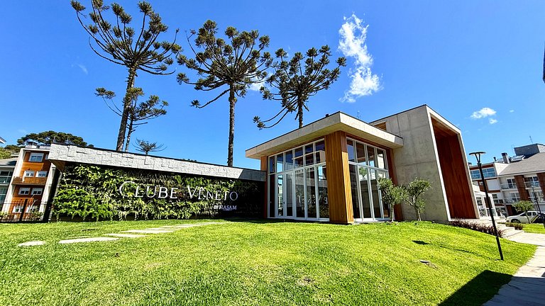 Alto Padrão em condomínio Clube com Piscina