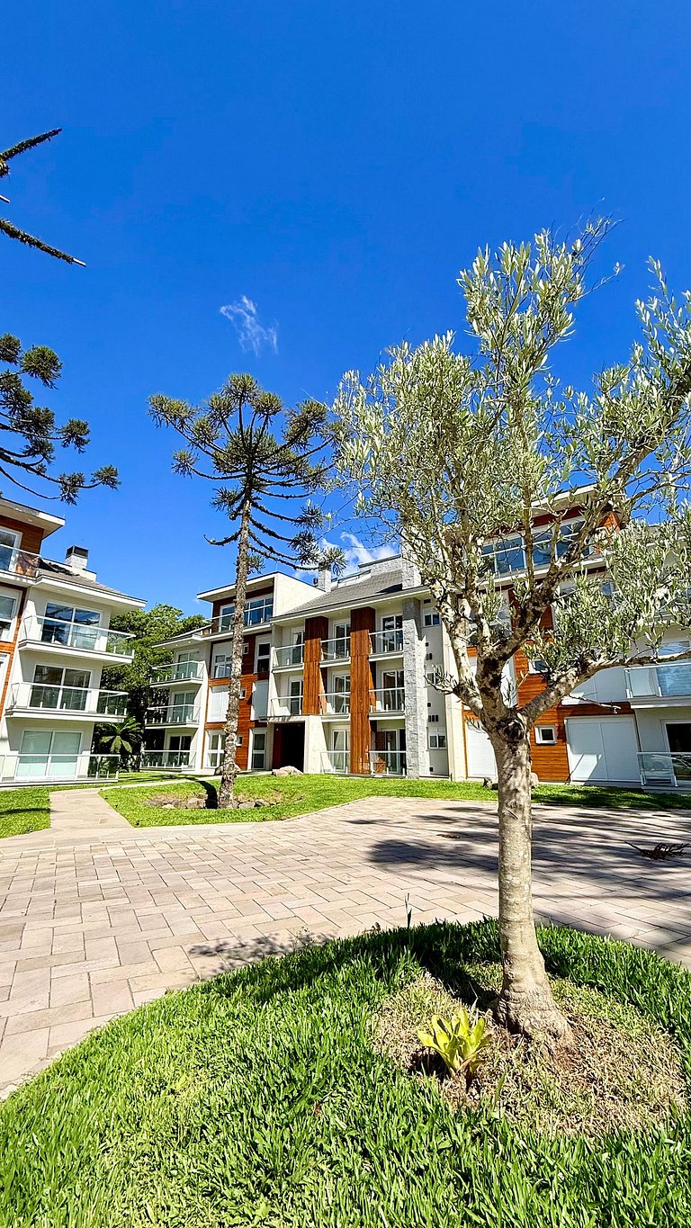 Alto Padrão em condomínio Clube com Piscina