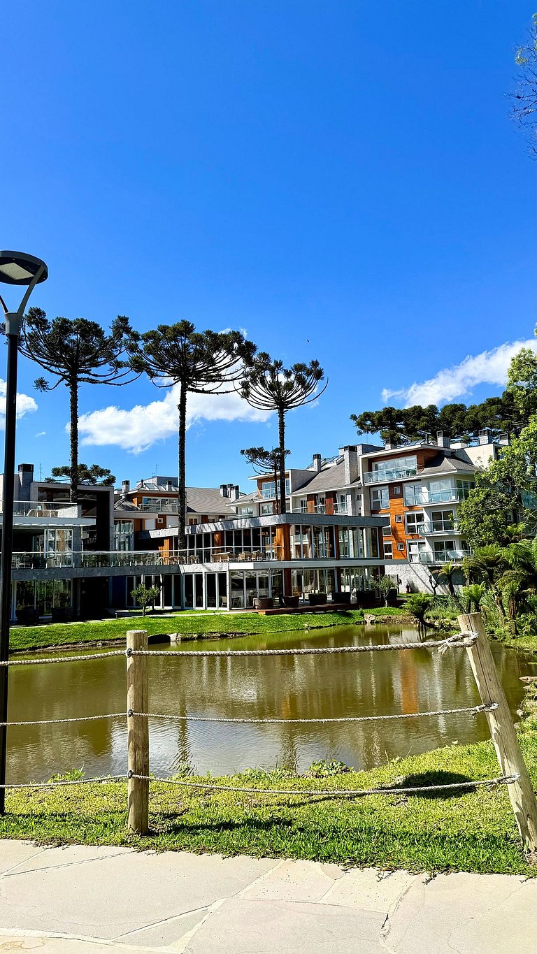 Alto Padrão em condomínio Clube com Piscina