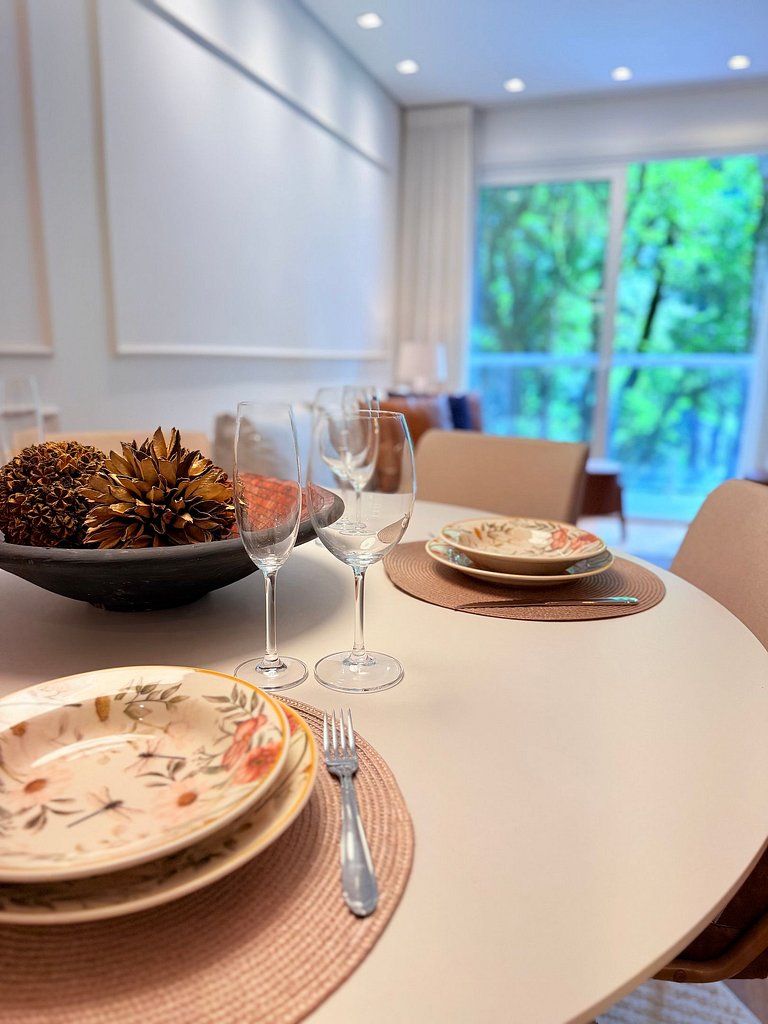 Natureza & Piscina | Apê Novo em Condomínio Clube