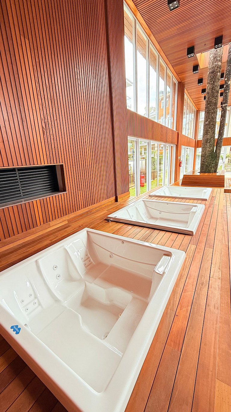 Natureza & Piscina | Apê Novo em Condomínio Clube