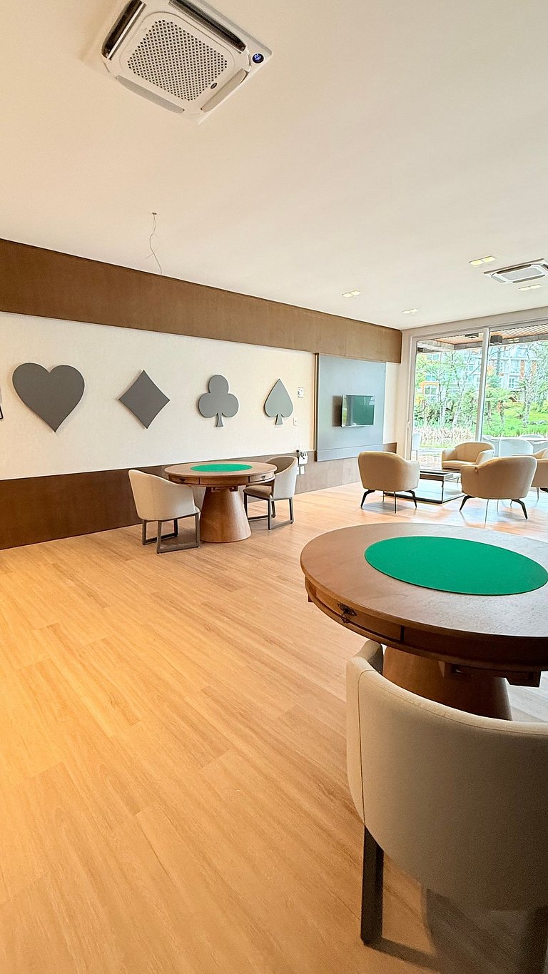 Natureza & Piscina | Apê Novo em Condomínio Clube