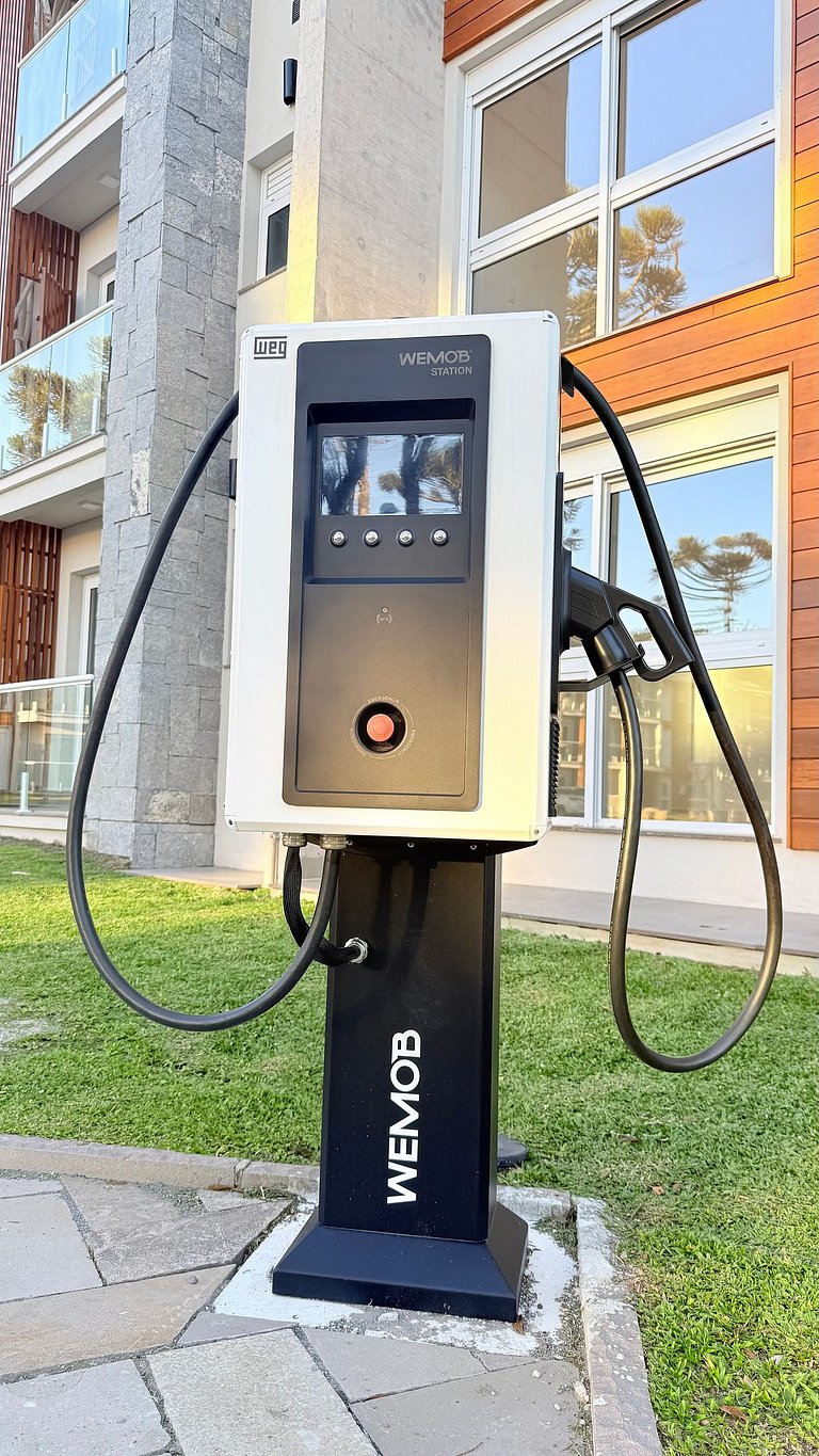 Natureza & Piscina | Apê Novo em Condomínio Clube